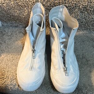 Stylish Light Gray High-Top Sneakers with Zipper